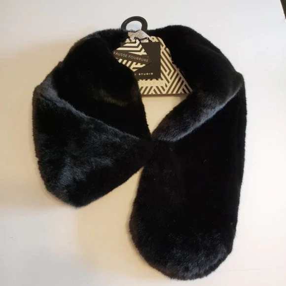 MAX STUDIO Faux Fur Pull Through Scarf Black Silky Soft Plush Warm NEW - Picture 2 of 6